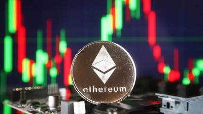 Ethereum опустился ниже $2 000: киты продают ETH, а розница продолжает покупать — Крипто Новости