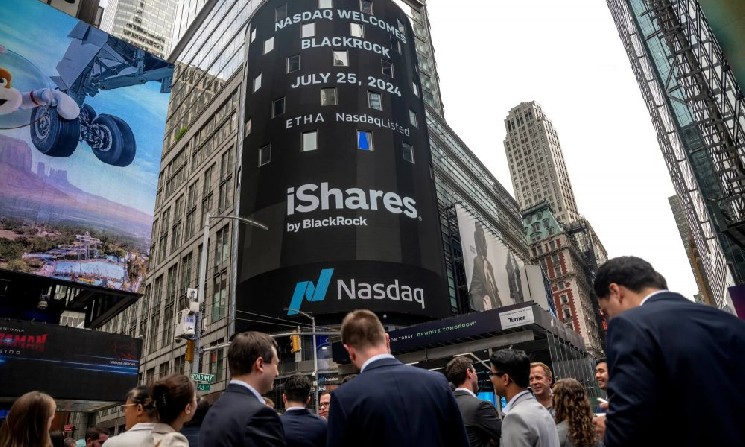 BlackRock iShares Bitcoin ETF превысил отметку в 700 тысяч биткоинов &mdash; Крипто Новости