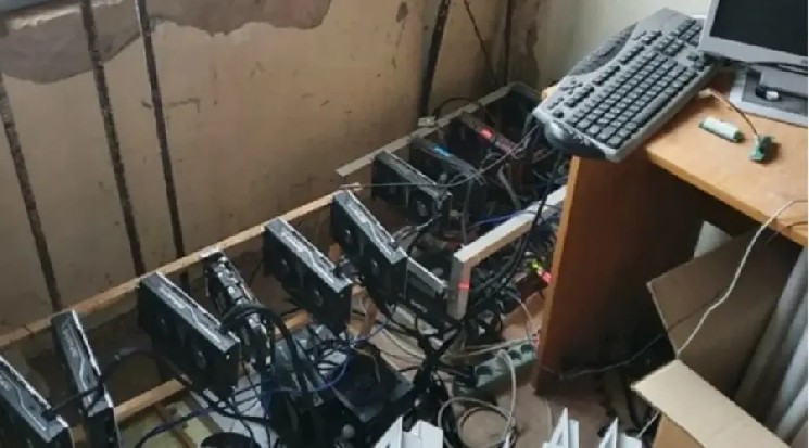 На Урале нашли спрятанную в жилом помещении майнинговую ферму &mdash; Крипто Новости